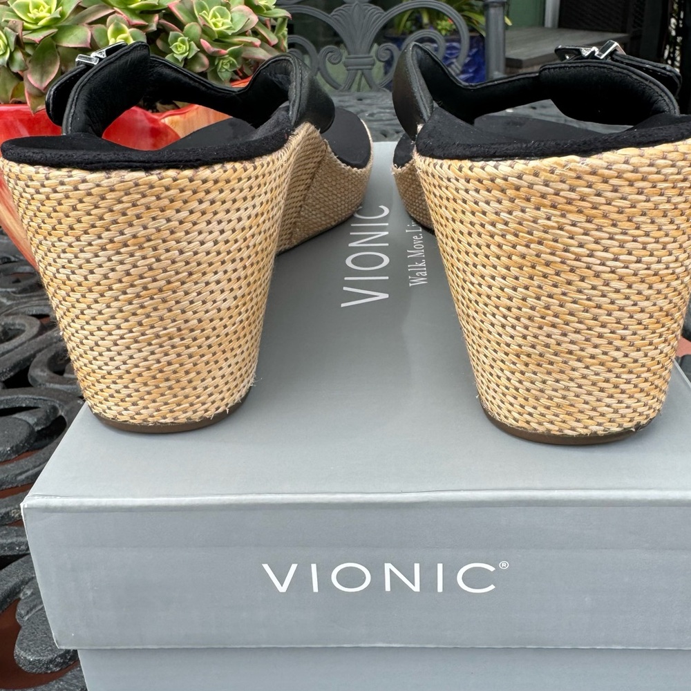 ⚫️Vionic Polina Black Leather Toe Post Arch Support Orthotic Support Sandal. 9 - Picture 5 of 8
